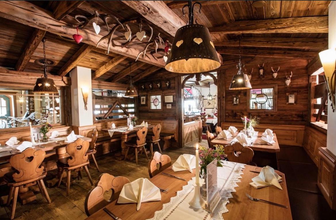 Hotel Gasthof Perauer Майрхофен Экстерьер фото